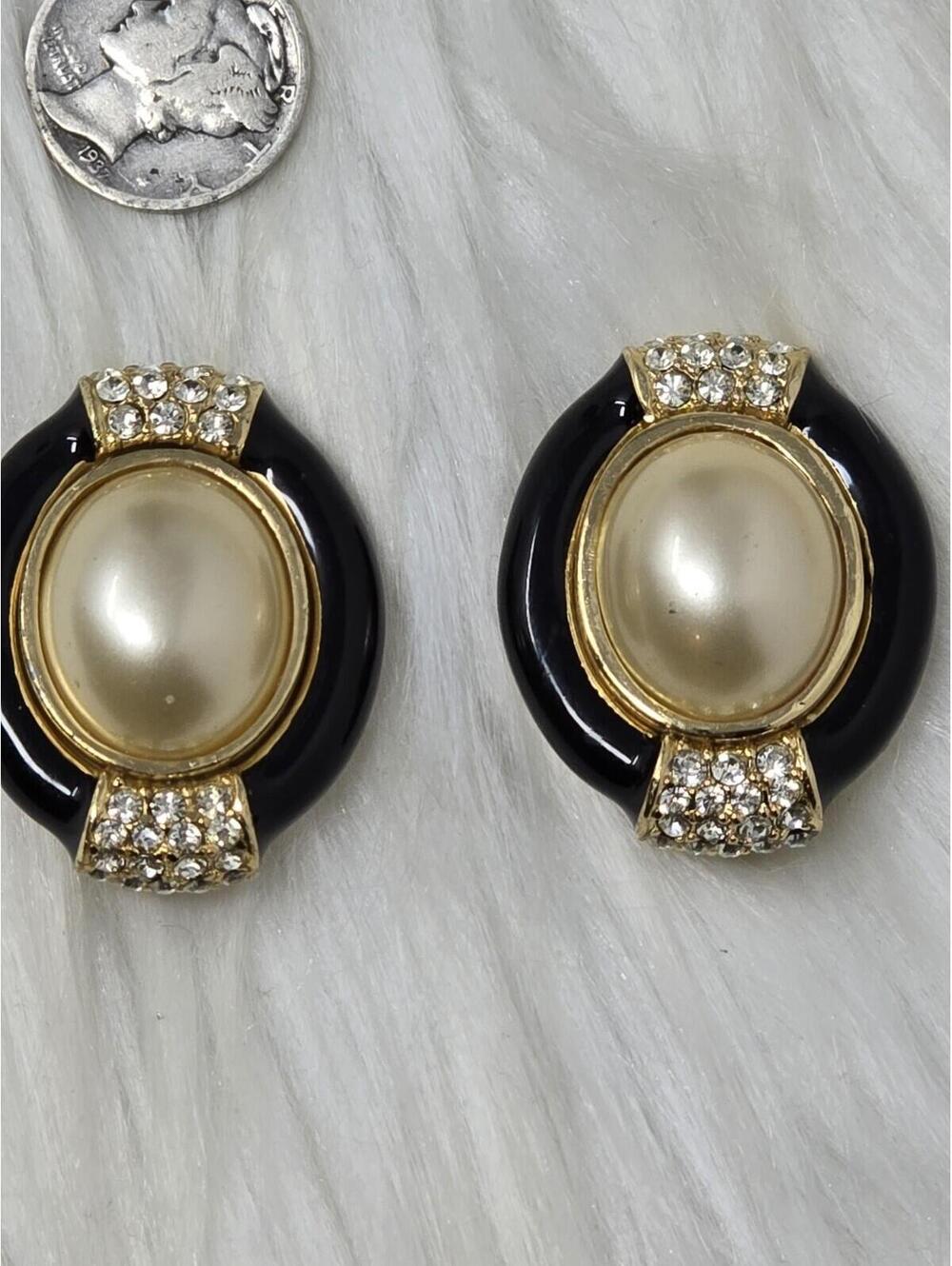 Vintage Ciner Gold-Tone Black Enamel Faux Pearl Clip-On